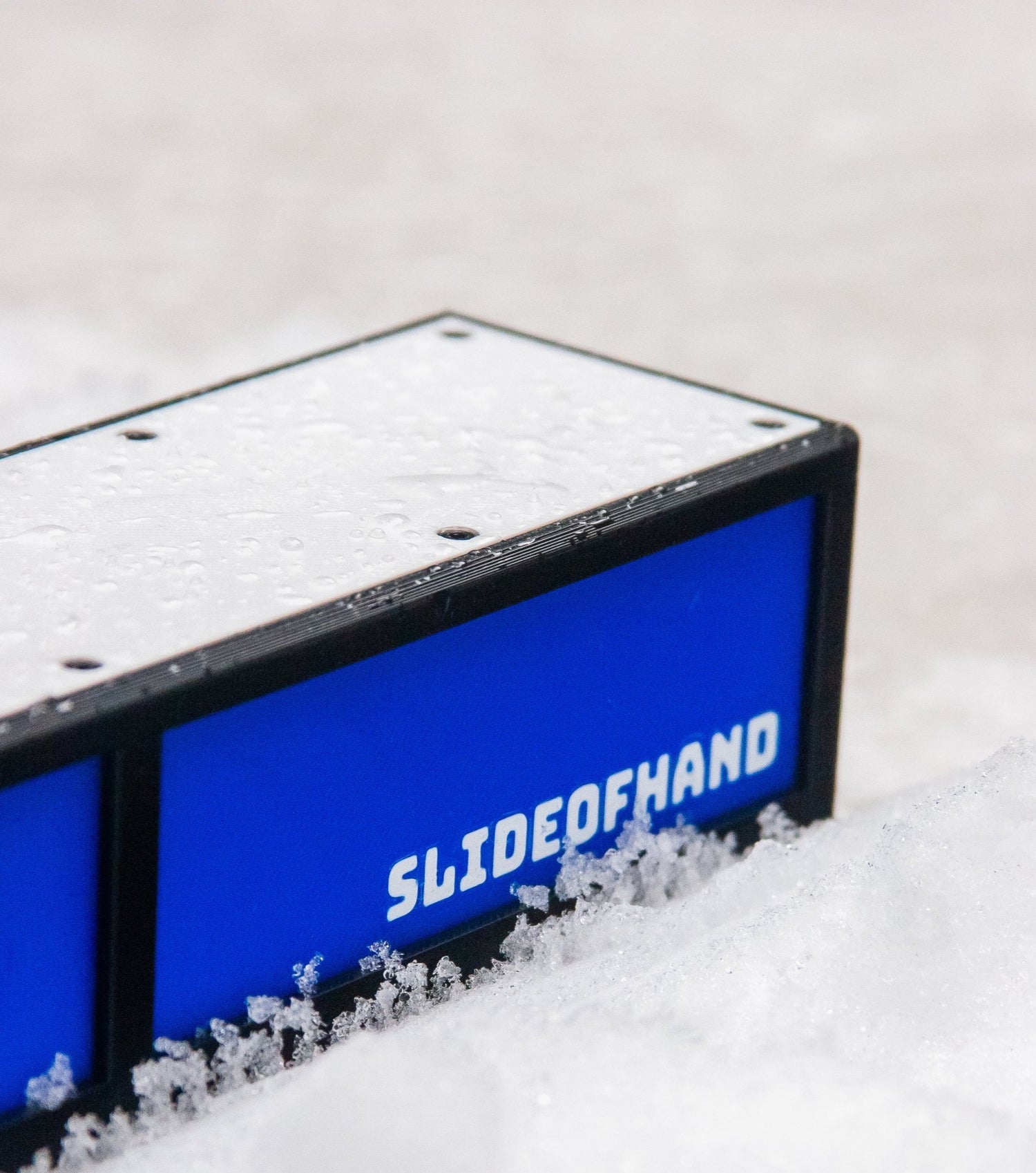 slideofhand finger ski box rail side profile in snow blue white and black